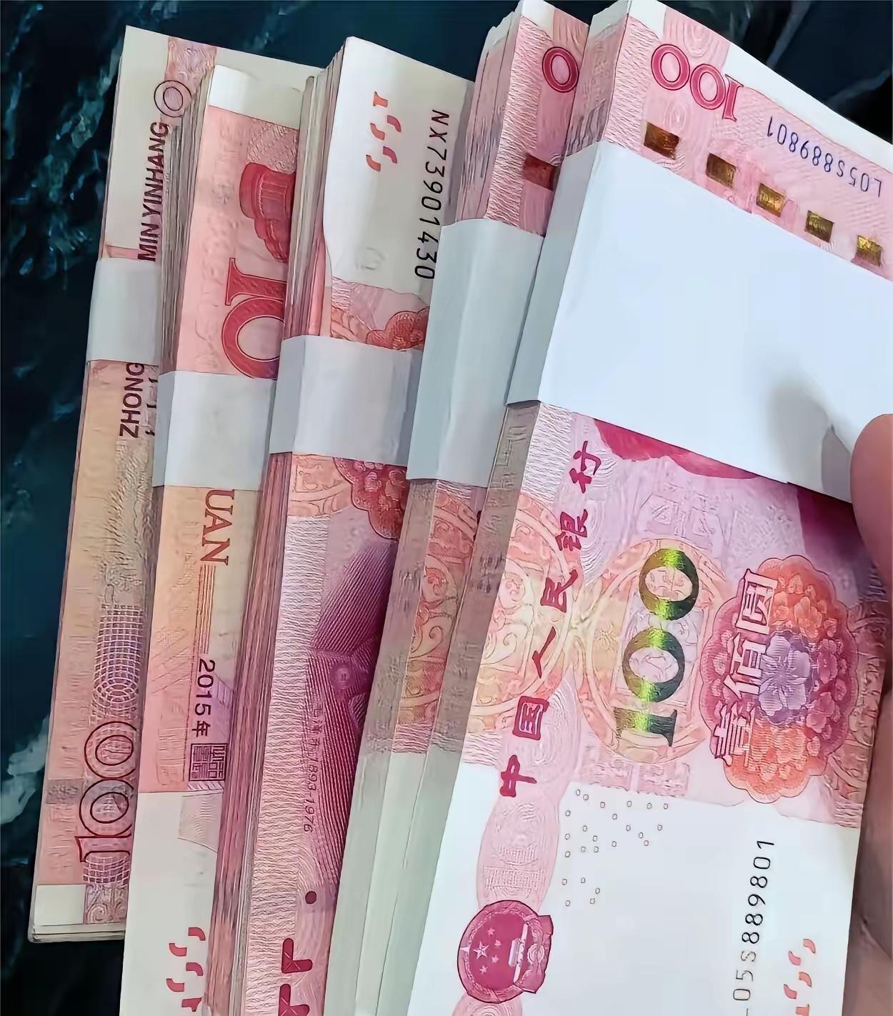 关于孩子的压岁钱，你们是怎么管理的呢？

孩子爷爷100，姑姑200，姥姥200