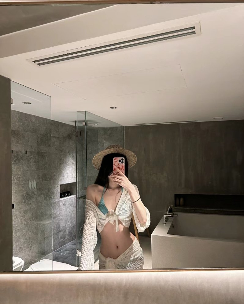 成年人的解压方式 早已不是吃吃喝喝 而是独处沉默不说话不交际 累了就出去走走 看
