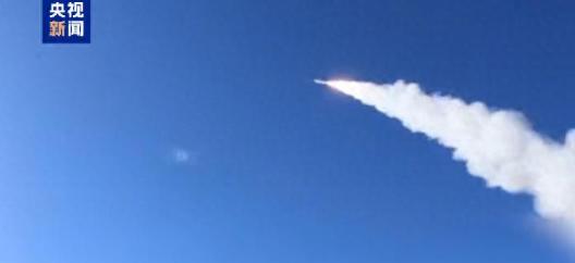 中东的火又被彻底点燃了，就在大家以为美国要踩刹车的时候，一艘美军油轮在深夜被炸成