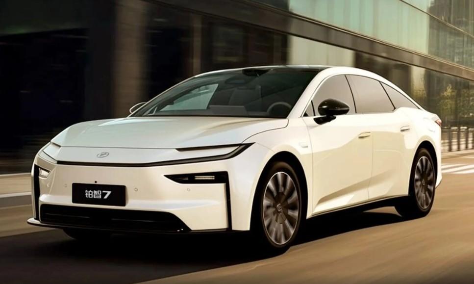 广汽丰田铂智7预售，丰田终于想通了？
铂智7今天开启预售，15.68万起的价格直