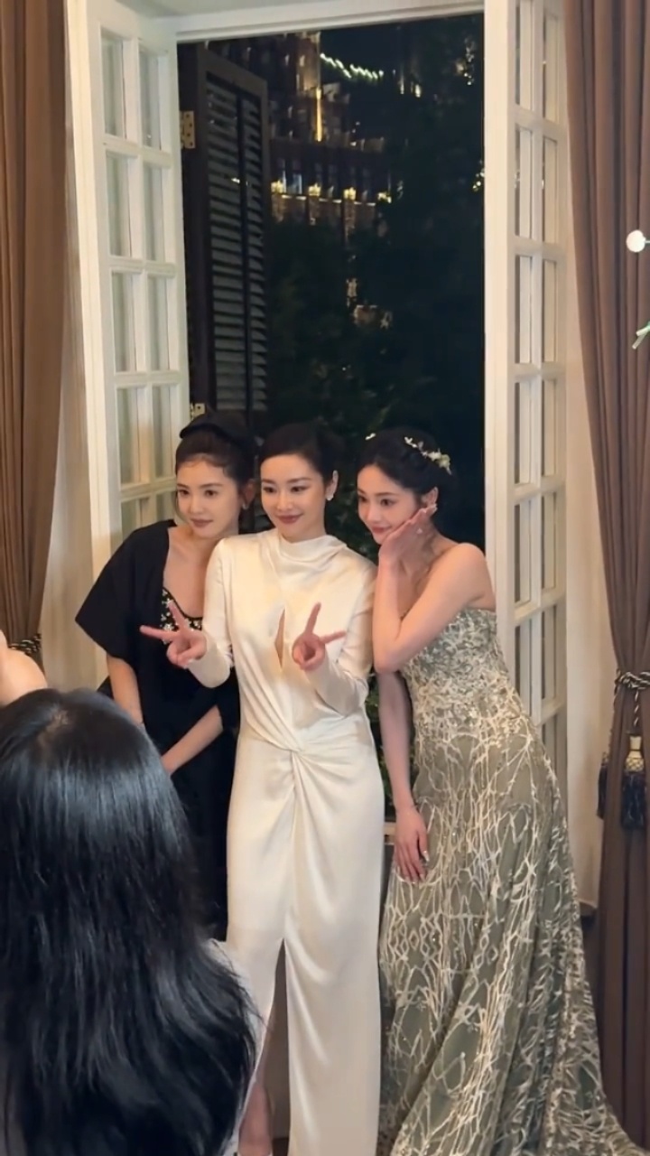 狠狠码住👏！章若楠、高叶、周洁琼同框的娇兰夜，简直美出了银河系🌌，直接把美貌