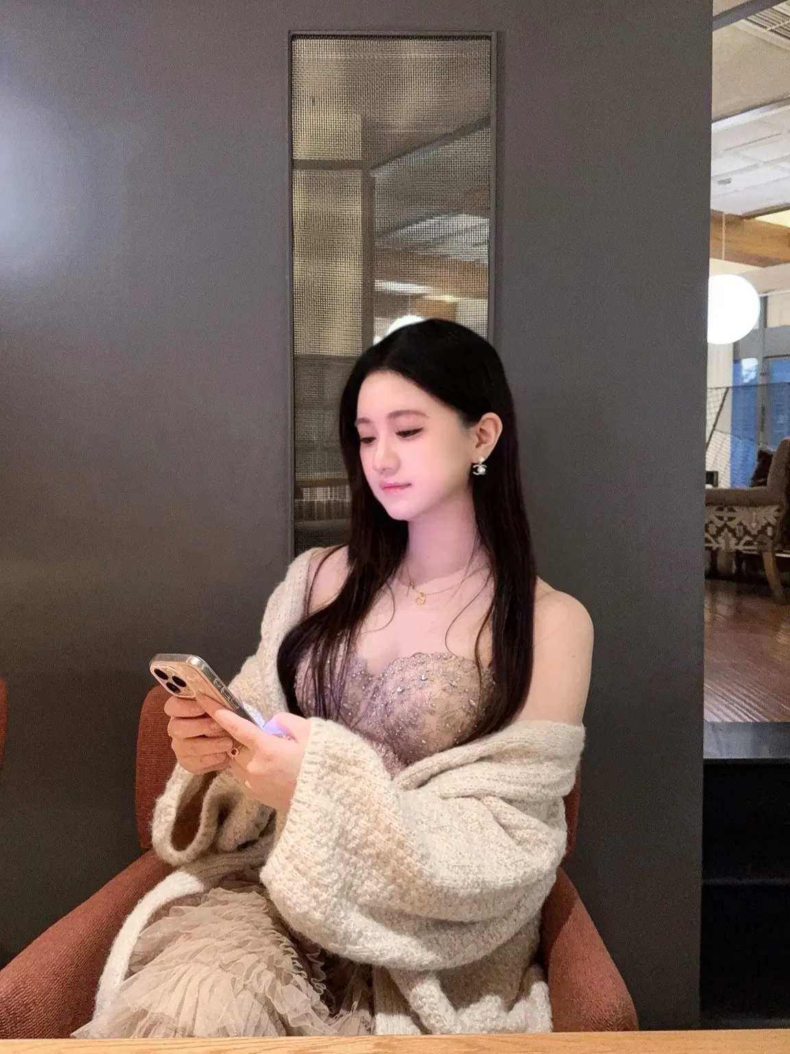 在这恨天情海里 哪里是我们的天上人间