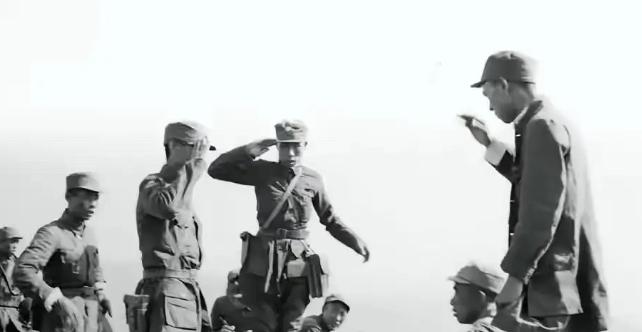 1934年，红17军军长张涛在红军危难之际叛逃投敌，此后却隐姓埋名，从底层士兵重