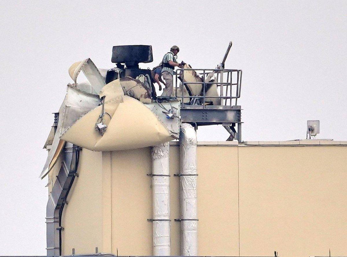 新闻快讯——位于美国驻伊拉克大使馆雷达罩内的一部萨博“长颈鹿1X”轻型多任务三维