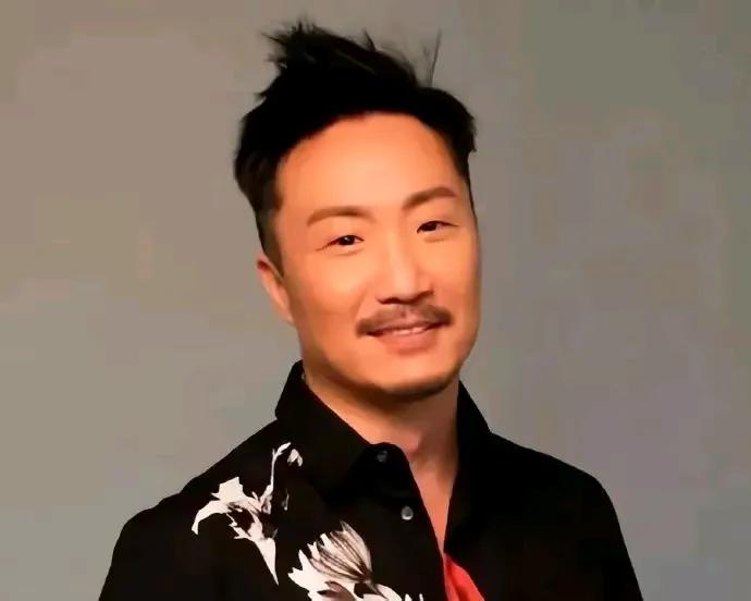 郑中基疑似其经纪人的某些原因，宣布高雄演唱会后离开，好作休息，这样的消息，却被解