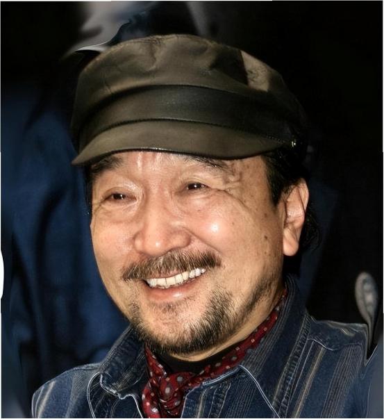 79岁的李保田已经很少出现在聚光灯下，近年公开的居家画面里，他身后不是豪宅式的精