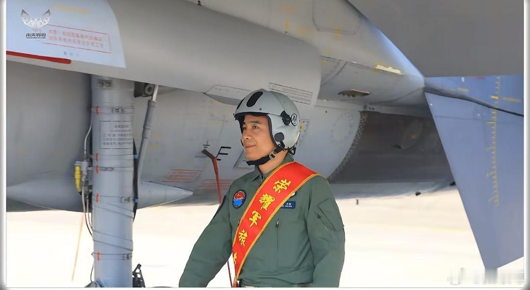 南空某部举行老飞停飞仪式 