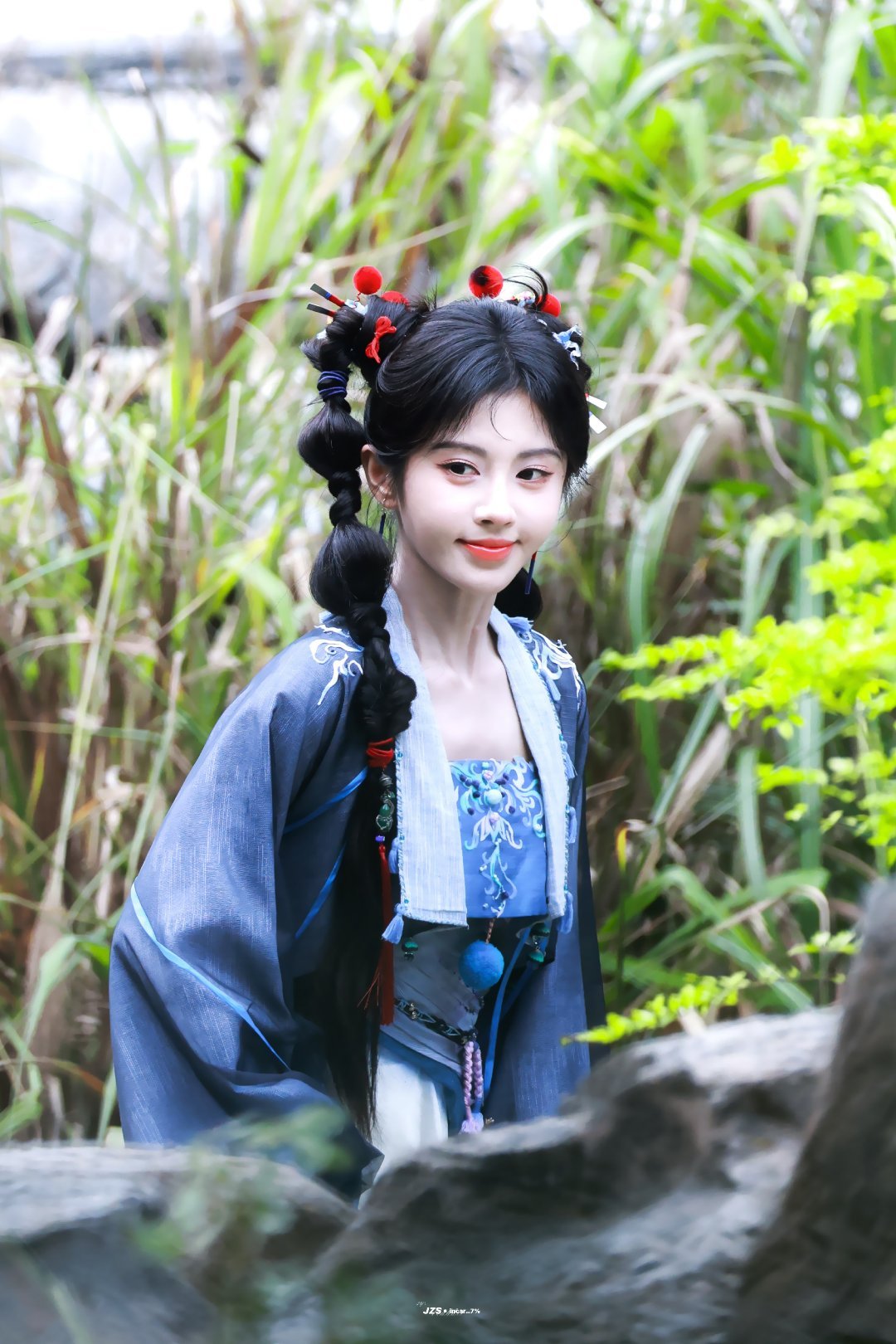 jjy鞠婧祎阿黛 jjy鞠婧祎苏绿夏 “你是被光偏爱的，你的名字燃起我永恒的春季