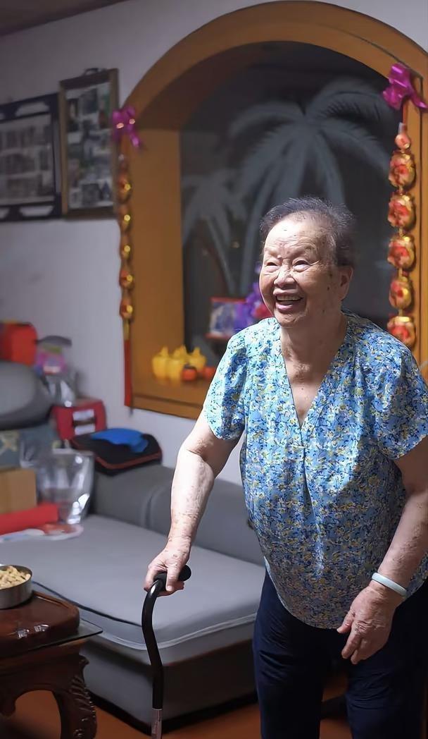 无意间碰上了一台外公会用的手机~
真心掏心窝建议！所有独居、留守老人，都要有一台