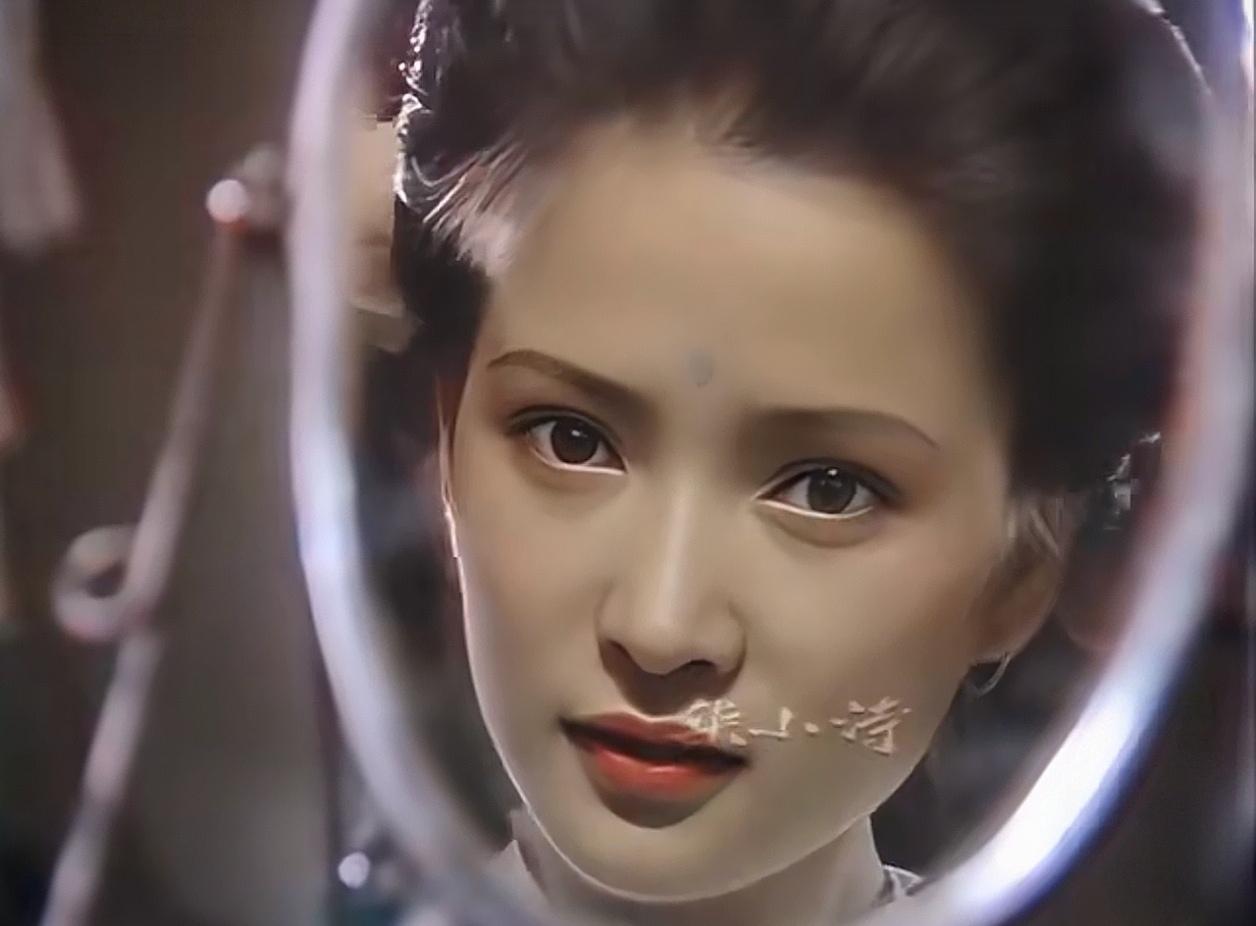 何晴老师这种气质、长相，在古代能进宫当皇后。而现在的小花们顶多能去大户人家干个丫