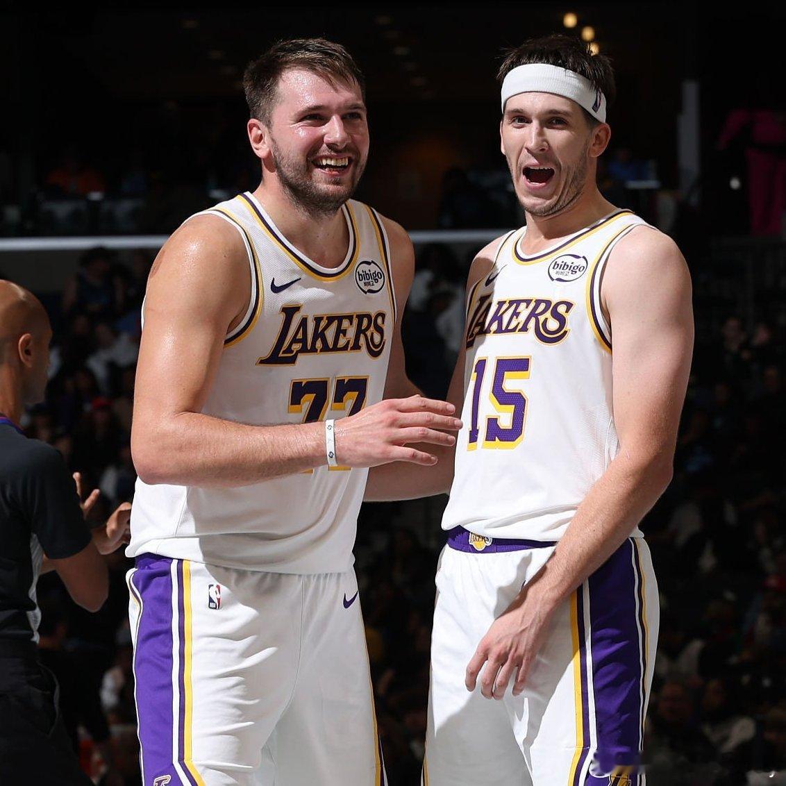 东契奇给里夫斯写了一封信😂😂😂😂亲爱的里夫斯：很抱歉现在成了你的队友。很