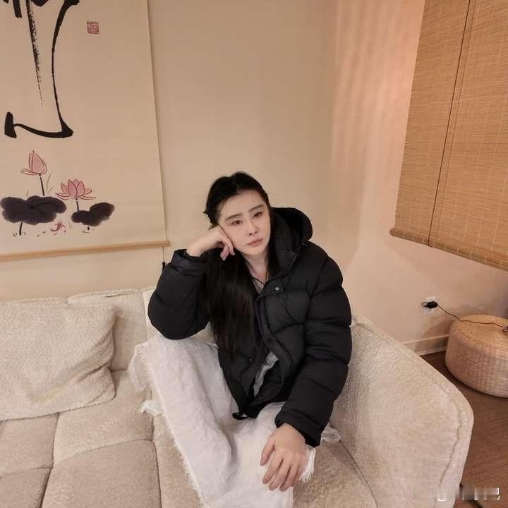 王祖贤最新照，岁月不败美人。 