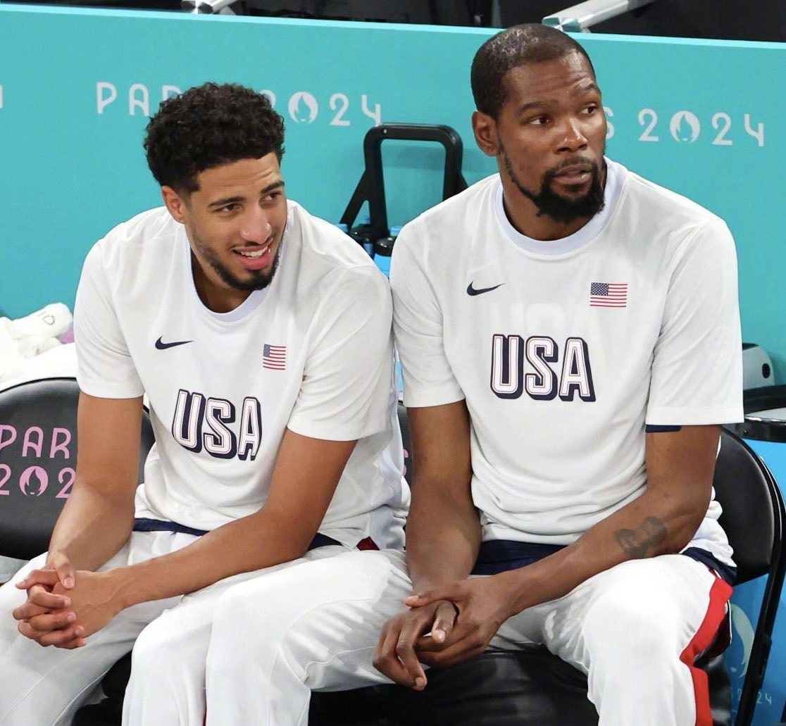 哈利伯顿谈自己意识到不会在奥运会上出场的那个瞬间。哈利说：“我们开了一次球队会议