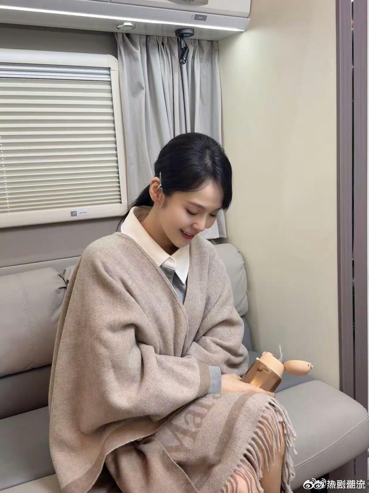 张佳宁新剧抱着姜珮瑶就回家了张佳宁这段情绪转变看得我好惊叹，对上师父时态度强硬气