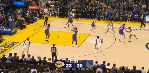 布朗尼长传，詹姆斯一条龙暴扣！这是NBA历史上第一个儿子送给父亲的助攻！布朗尼还