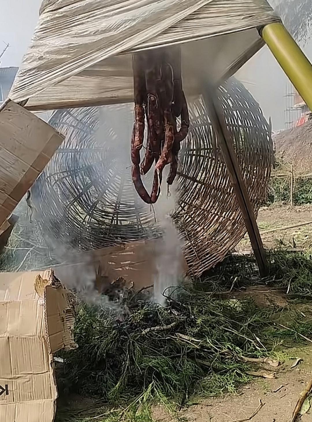 分享生活随手拍快要过春节了，一想到四川重庆贵州湖南等省的“熏腊肉”就流口水！有的