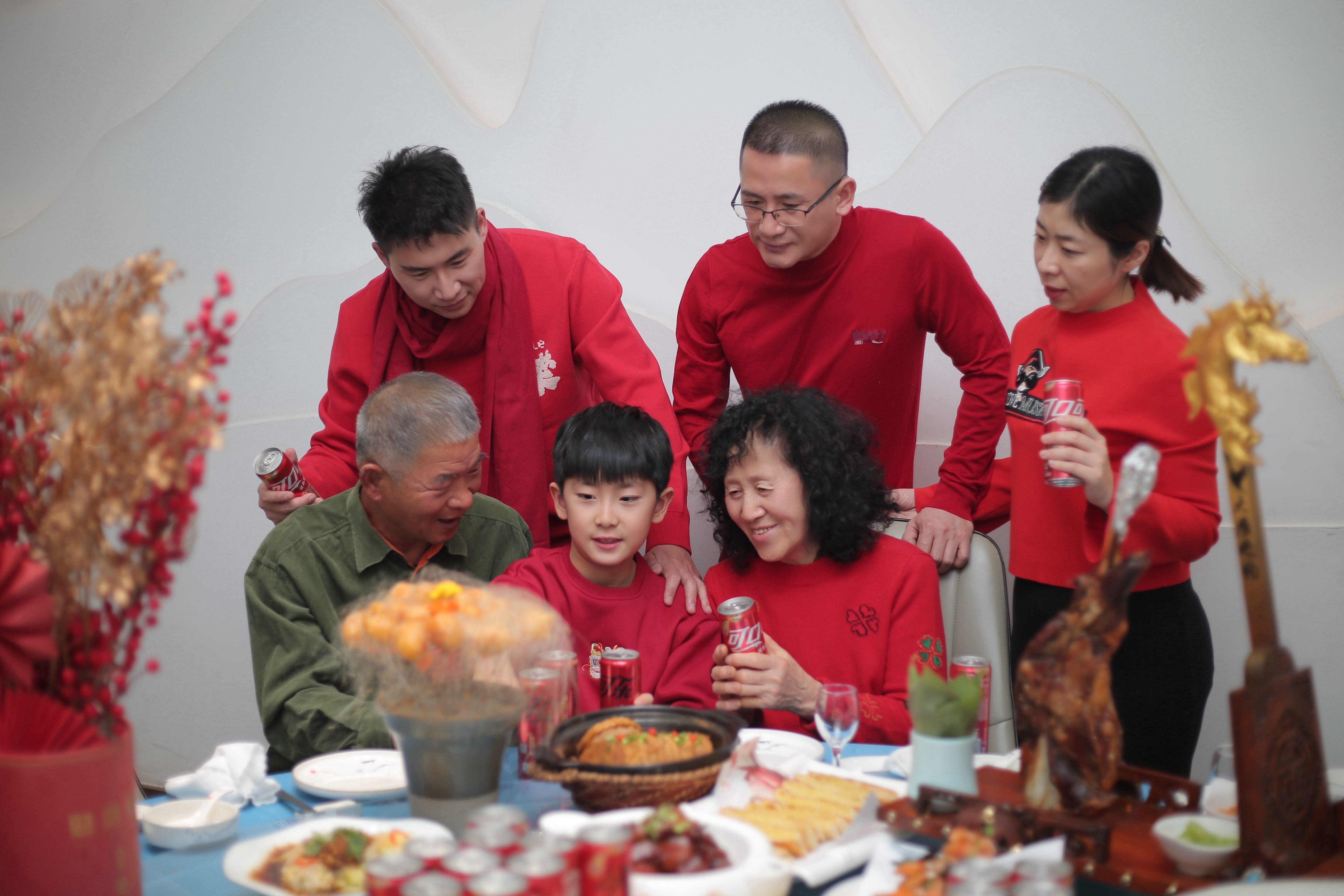 前些年过年回家，好像在家里“做客”，起床吃饭啥也不干，今年有意识的想要多点参与感
