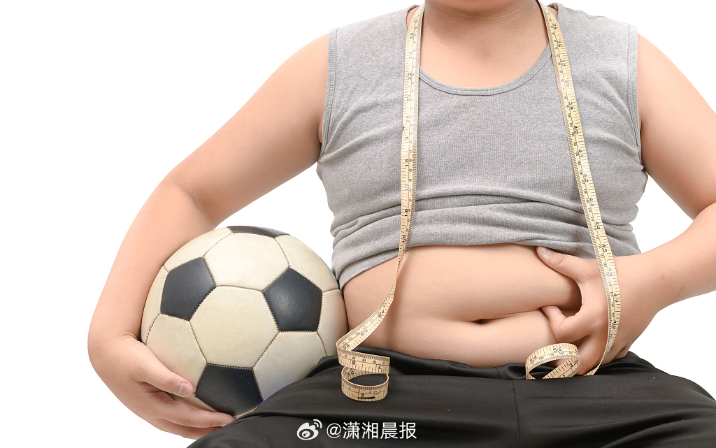 【#10岁男孩体重220斤血压高达180#】近年来，随着生活水平提高和生活方式的