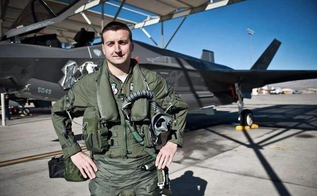 一旦开战，美国约有8万名飞行员可随时上战场，我们有多少呢？中美之间到底谁的“爆兵