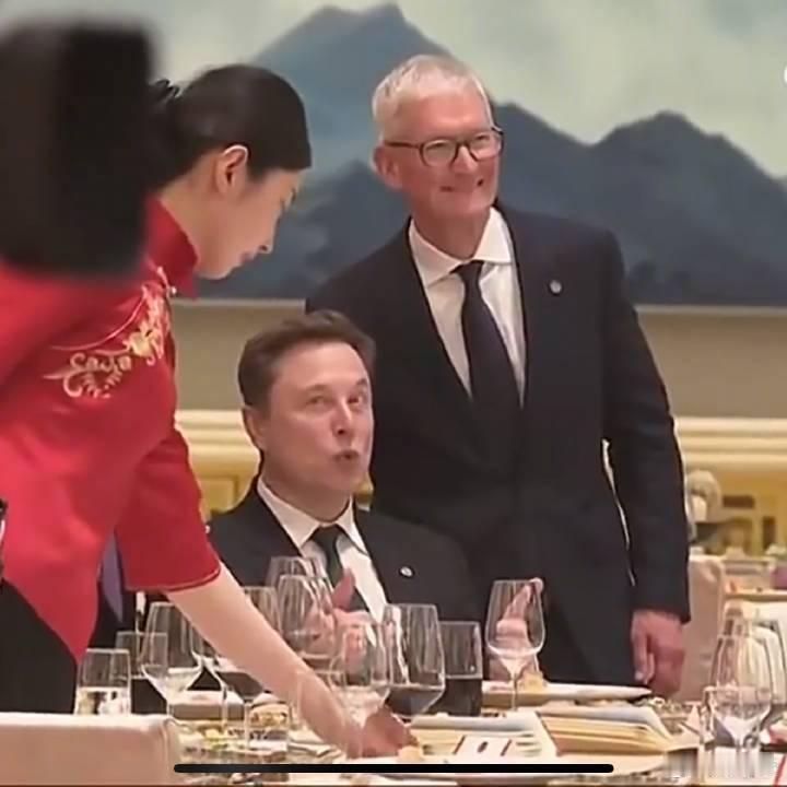 iPhone17Pro降价2000我靠！库克又来收割市场了？安卓机内存价格暴涨，