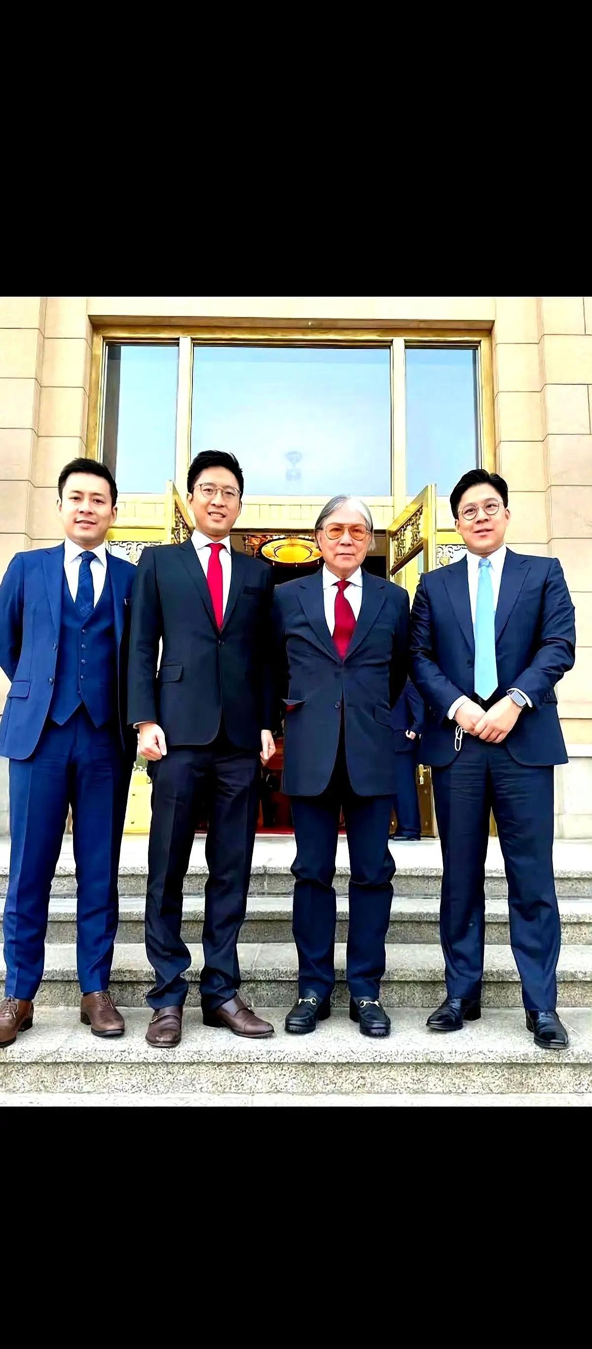 霍震霆才1米7，但霍家的基因改良堪称教科书。一切的转折点，是1米68的“最美港姐