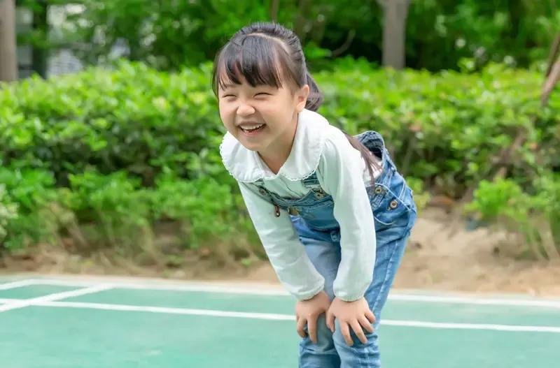 新社会新国家，女人买车男士驾，这种打破传统的相处模式太有趣啦，男女双方都笑哈哈[