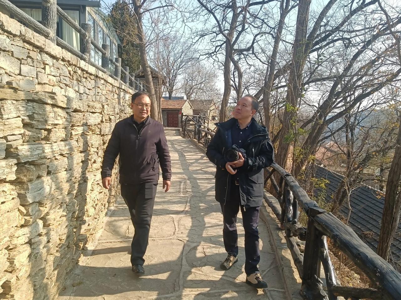 今天，中央广播电视总台影视剧纪录片中心纪录片频道总导演周朝永来九间棚采访。21 