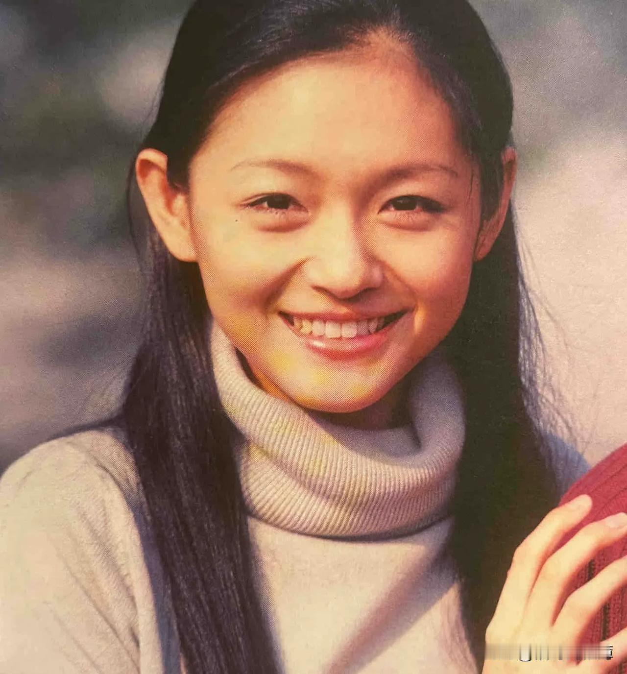 大S，你的美貌不如你的热闹。

大S一直自称“美女”,看完她年轻时的照片我才信。