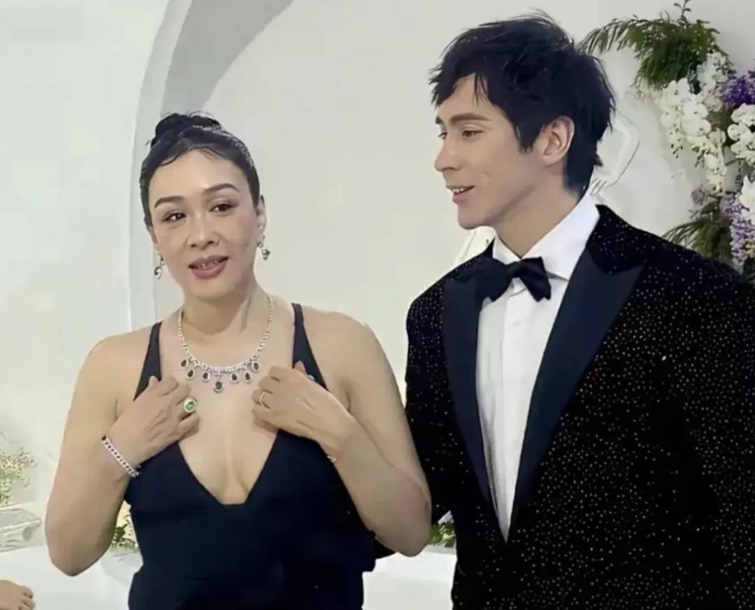 曾经的中南海保镖，钟丽缇终究还是老了，时光从来不会放过任何人

说起钟丽缇，很多