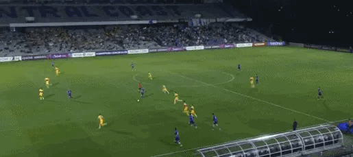 宝刀不老唯有于汉超！国足让其踢半场又如何？亚冠战再打脸，不得不服。