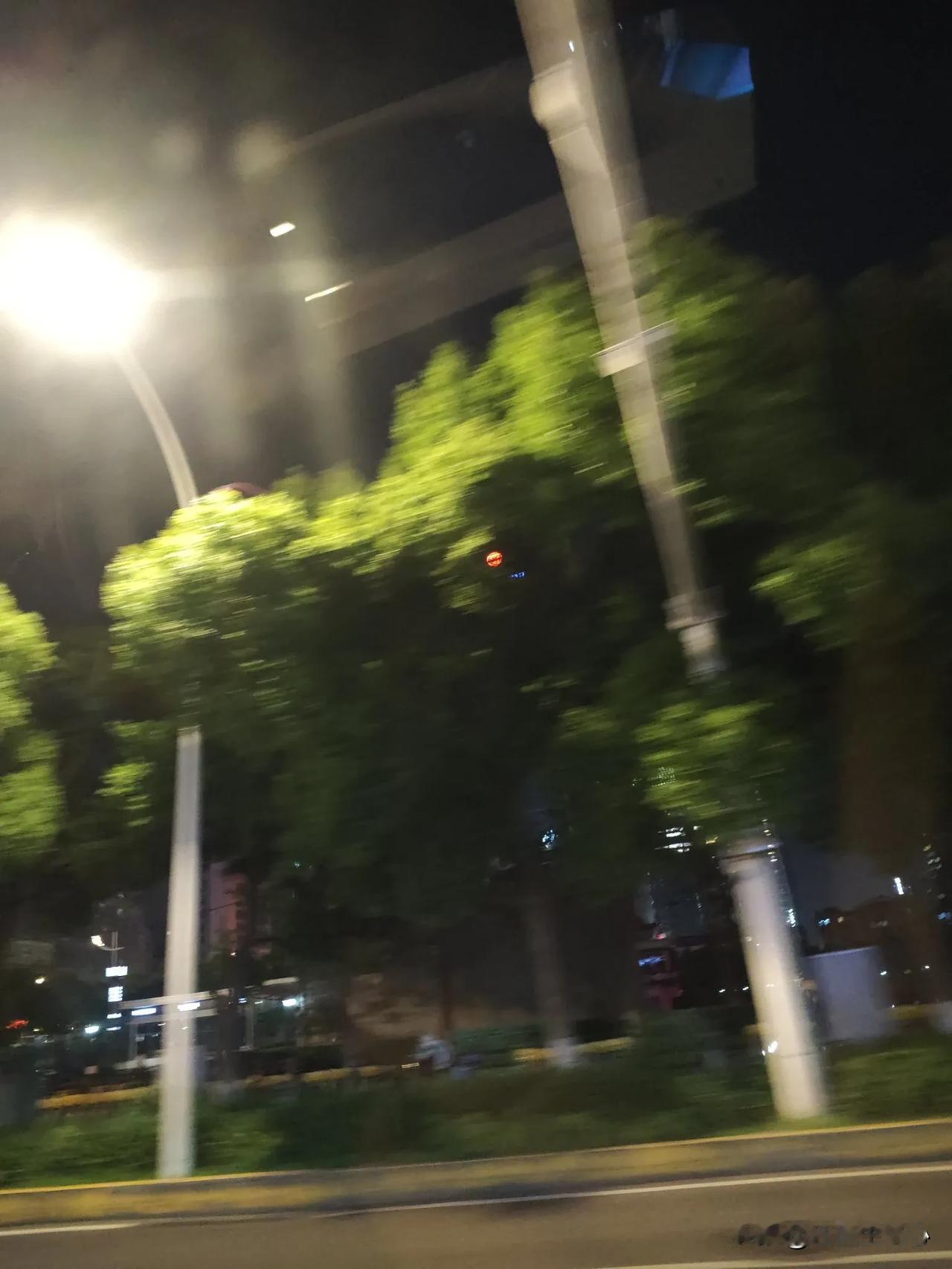 做完最后一台手术，便回家去。
今日共做了7台手术，其中6台为冠脉造影，还有一台是