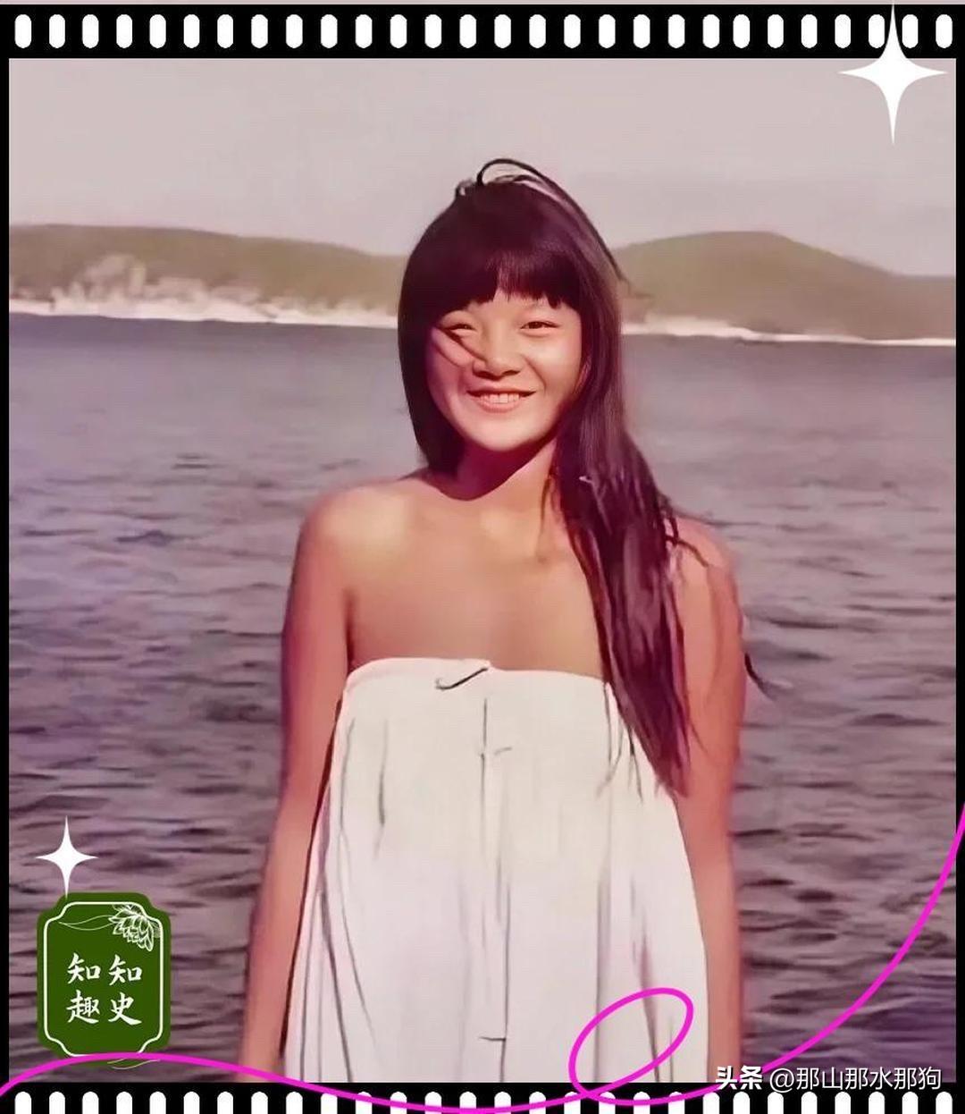 洪晃19岁追初恋男友追到美国去了。结果在异国他乡见到初恋，初恋就不停对洪晃说，美