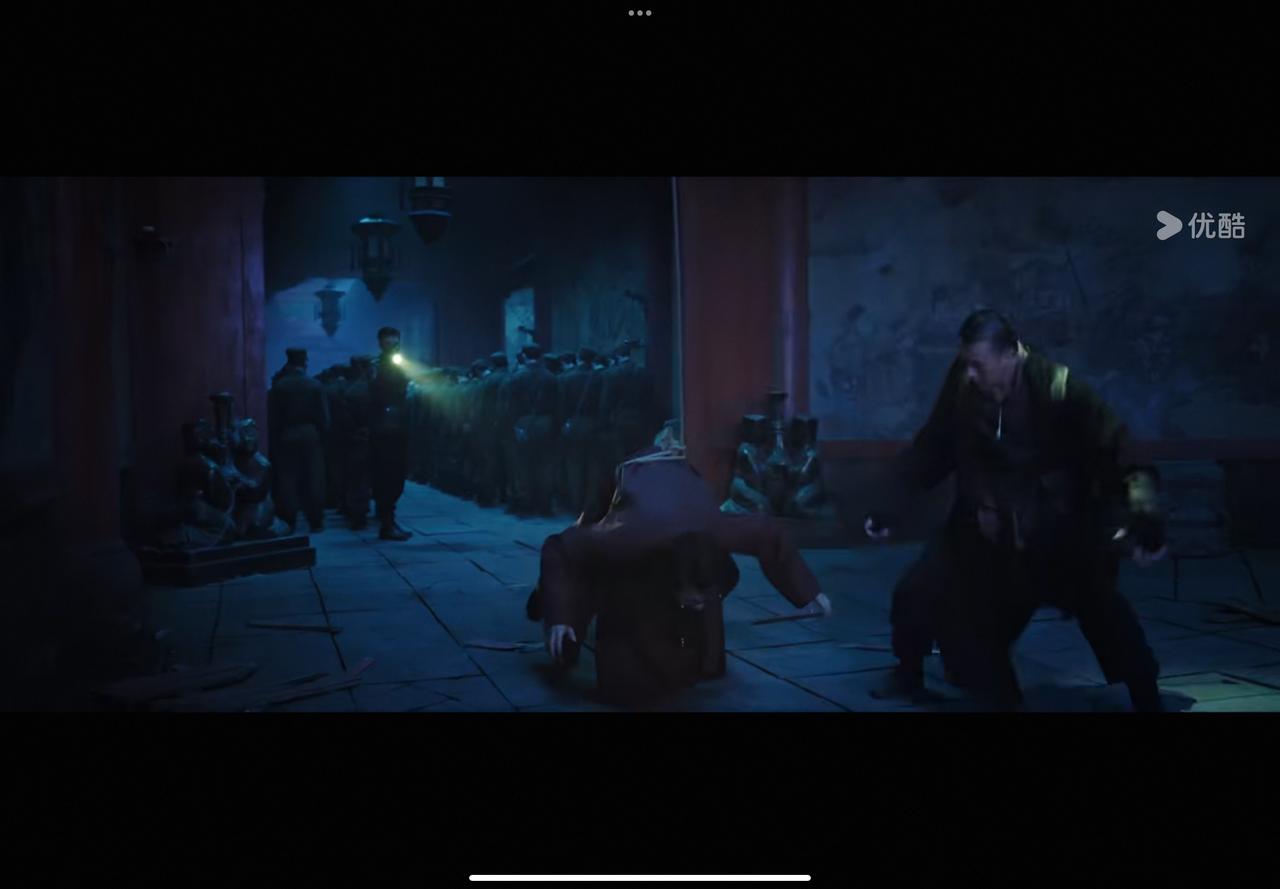 九门吴老狗那个管家叫什么卷帘的？手上的那个伤口会不会有什么含义？！吴家的那些手下
