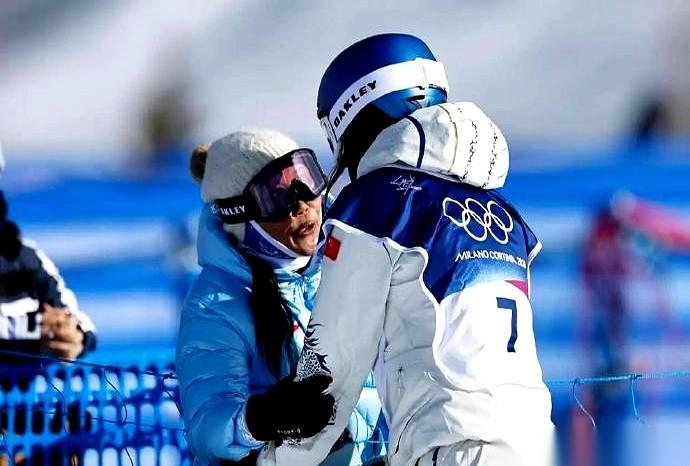 谷爱凌，米兰冬奥会预赛，第一跳，只拿了1.26分。
一个几乎等于直接出局的分数。