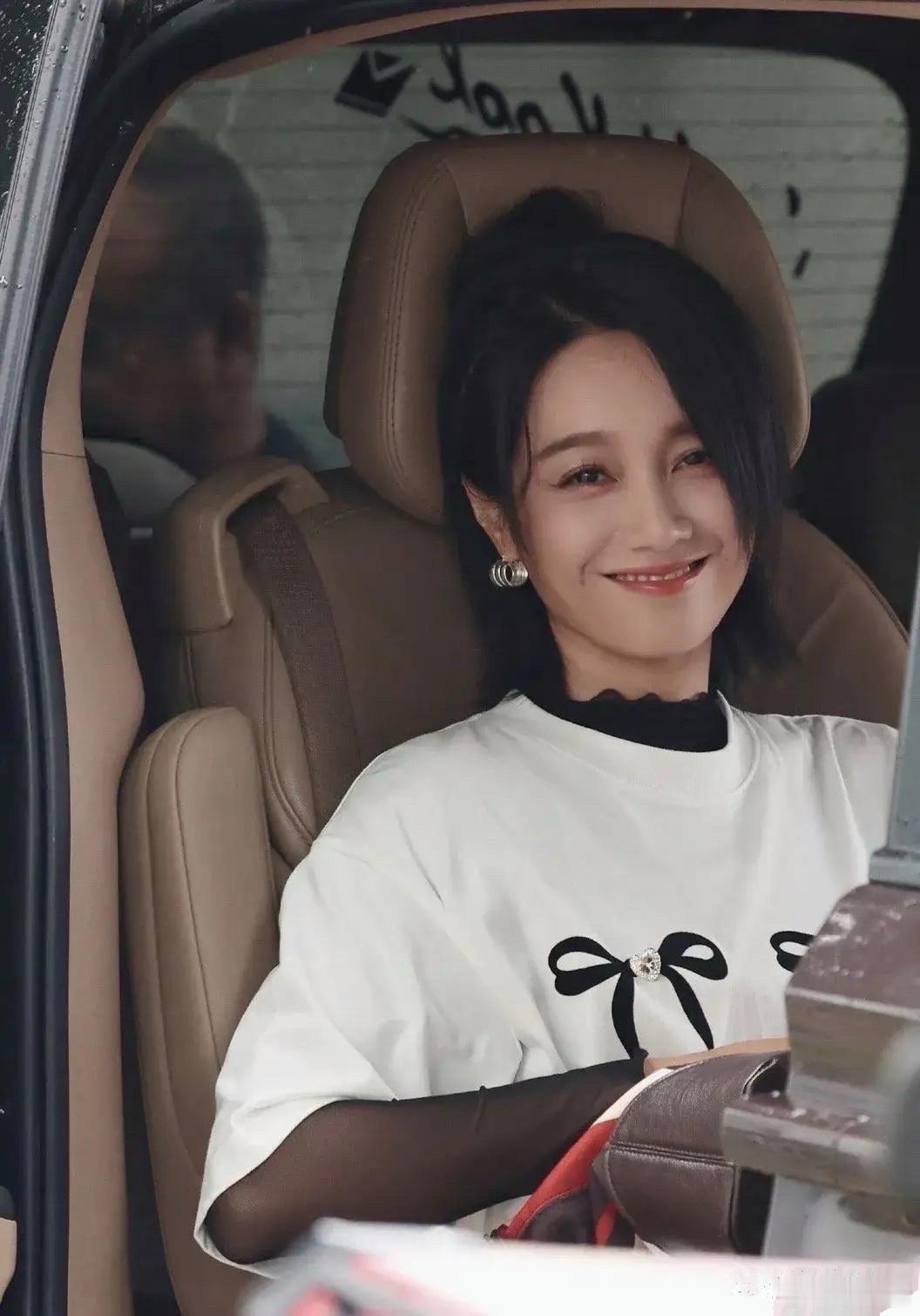 朱丹的笑容真温暖，难怪越来越多人喜欢她 ​​​