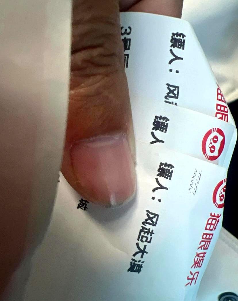 原定女主突然爆雷，片方咬牙砸了1.5个亿，48小时内换人重拍。
不是找流量，而是