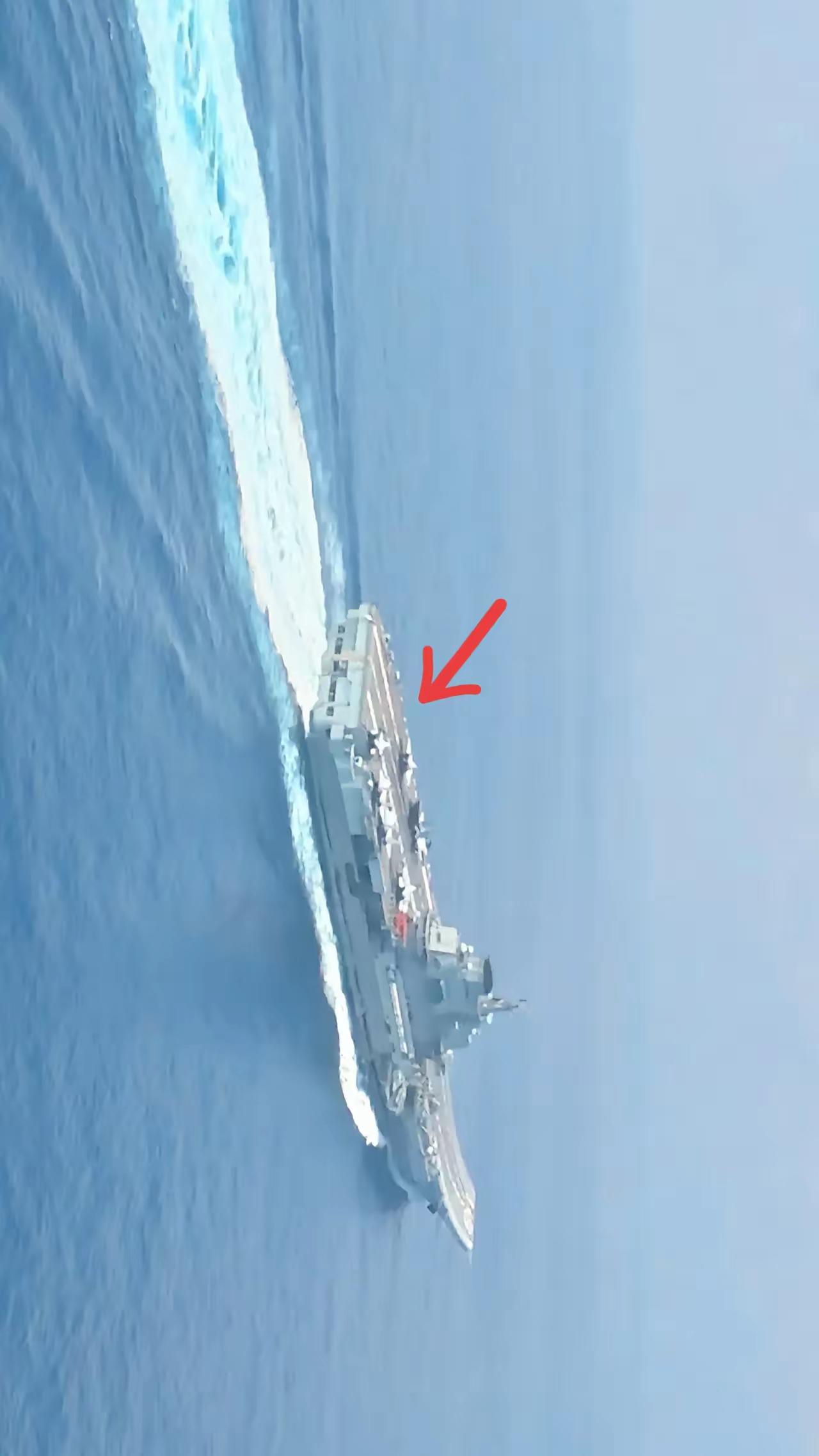 辽宁舰带着歼 - 35凯旋归来，这画面简直太燃了！辽宁舰作为我国的首艘航母，承载