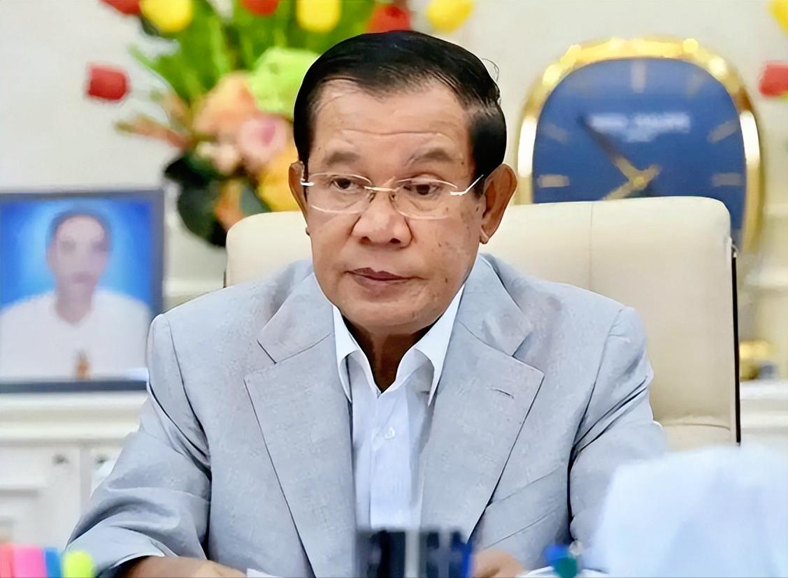 柬埔寨和泰国的边境彻底闹僵了，柬埔寨的洪森直接切换到“指挥官模式”，下令军队全线