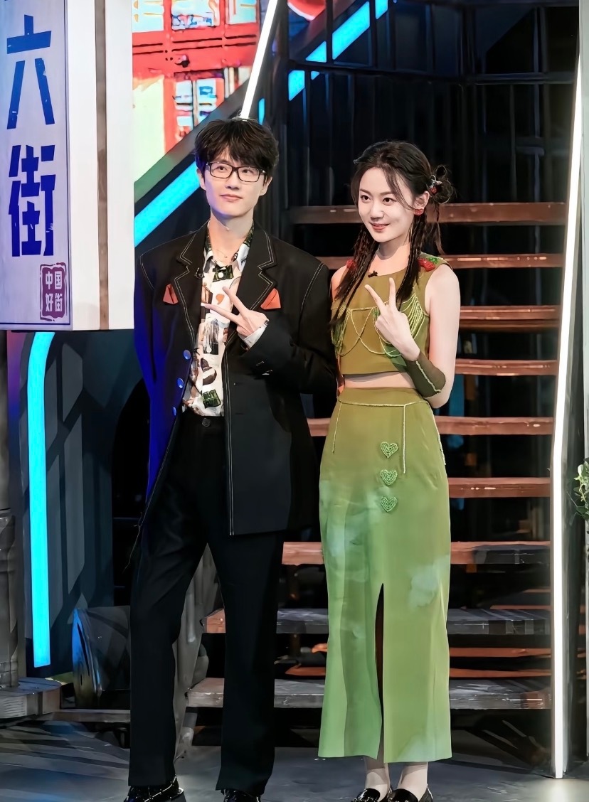 许嵩 脱粉 我看到许嵩粉丝脱粉发文，才知道原来偶像歌手的死忠粉多，不仅是因为歌好