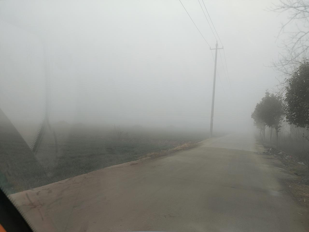 现在的人，
看似拥有的越来越多，
却弄丢了最珍贵的东西。
丢了慢下来的心境，
忙