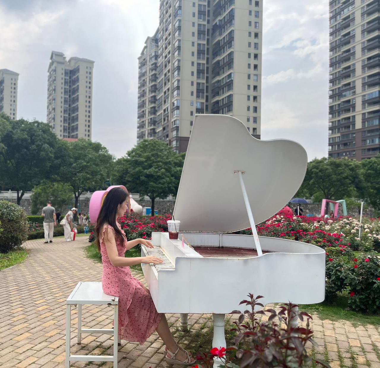 五一假期算是废了，本想着出个省旅行，结果假期不足五天不说，还不能连休，假期拆的稀