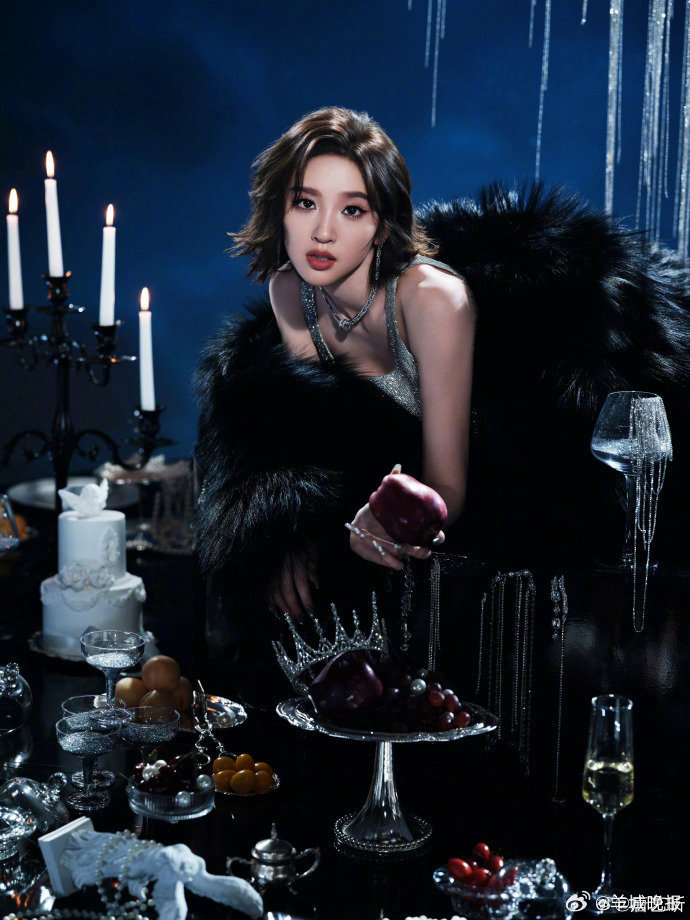 【#张若昀直发浪姐舞台给唐艺昕打气#】4月3日，发文支持：既是熟悉的你，也是全新