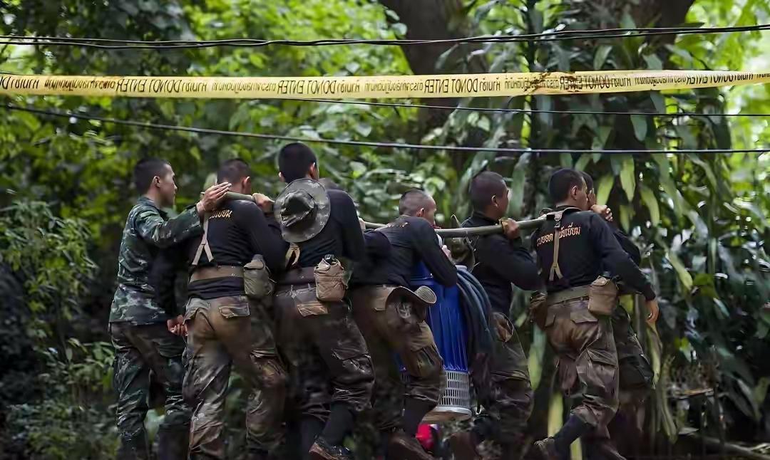 地雷炸伤泰军士兵！泰国突然暂停柬泰停火协议