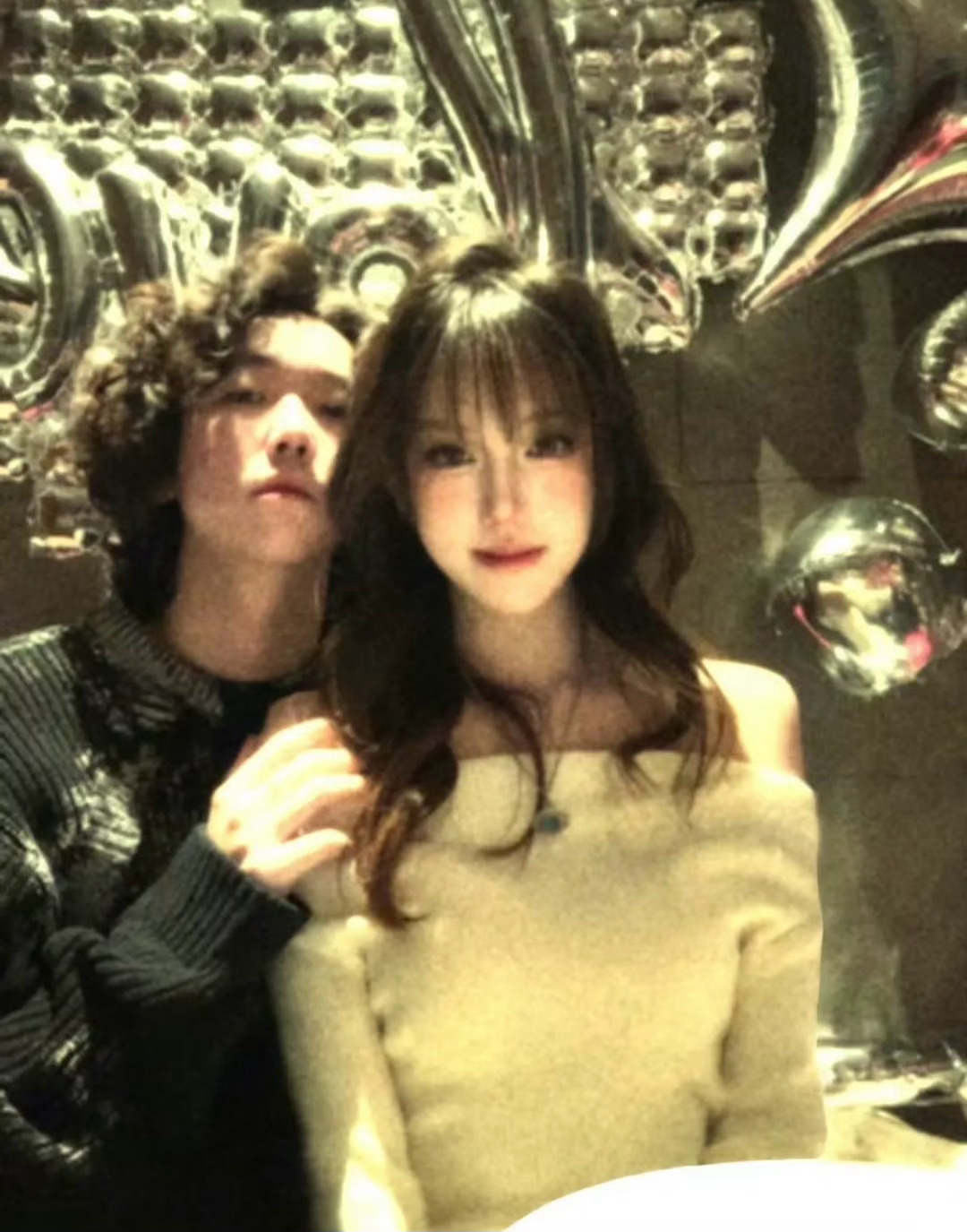 高露 16 岁的女儿公布恋情，一周年了！高露女儿宣布恋情