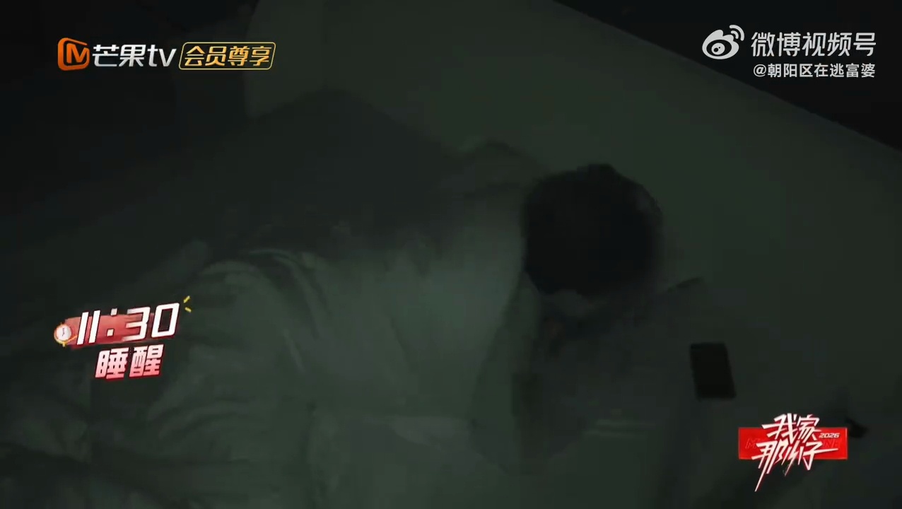 五点半起床和十一点半起床的区别这段对比真的笑不活了，有人五点半元气起床，有人中午