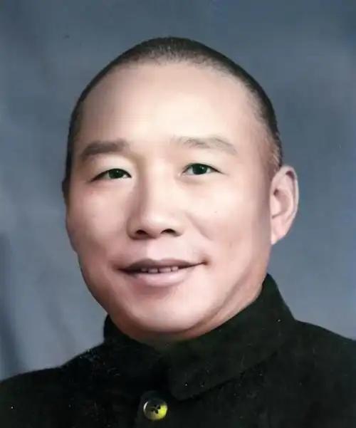 一个堂堂国民党中将军长，被解放军俘虏后不仅没暴露身份，还靠着一句"我是被抓来做饭