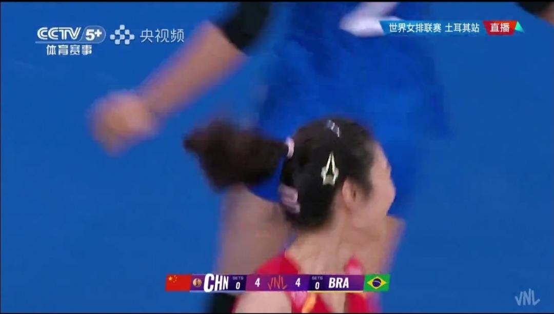 自由人王梦洁又得分了！


昨晚中国女排1：3（24-26；18-25；25-1