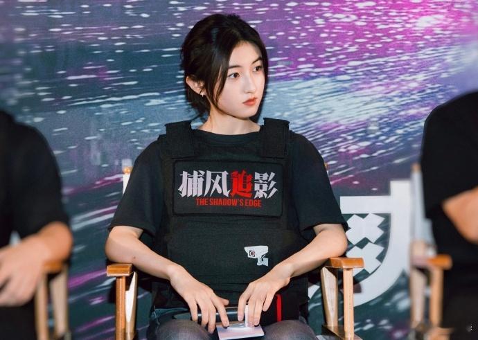 倪妮说很喜欢子枫妹妹爱惨了子枫妹妹的表现，她的每一个眼神都透露出角色的复杂性，真