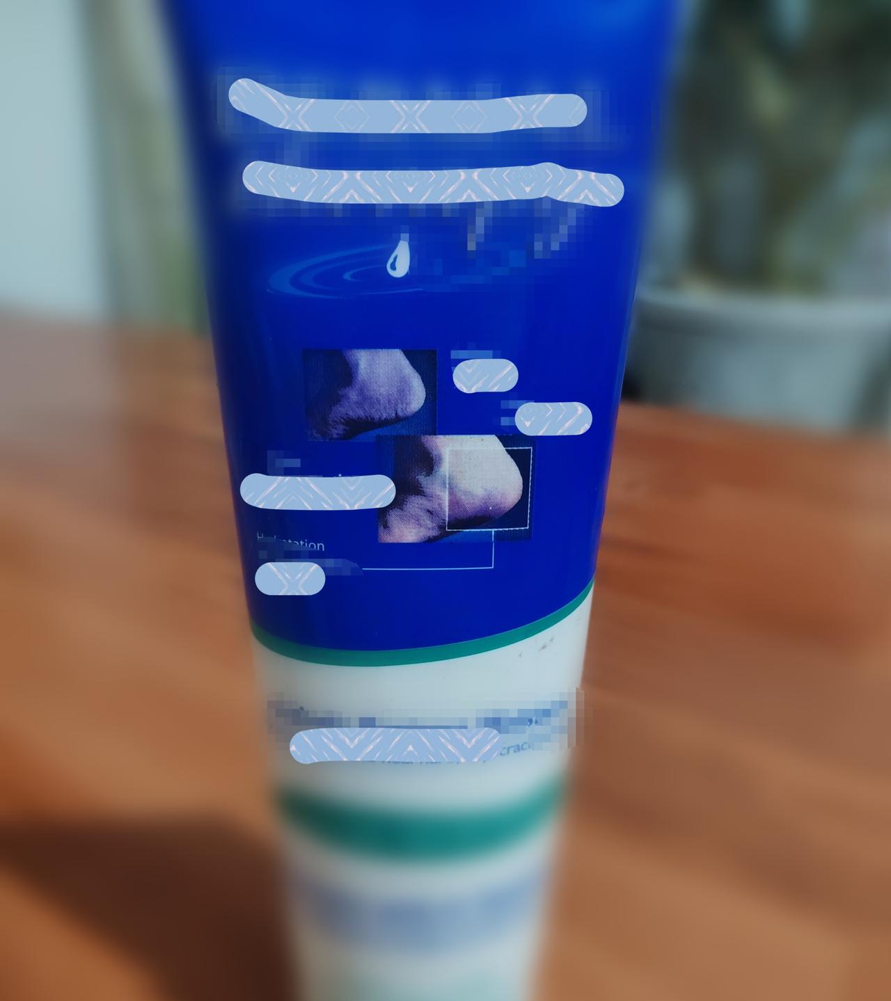 看到网上有人说一到了冬天脚就会干裂，从图片看，干裂的很不舒服的样子。
前些年，家