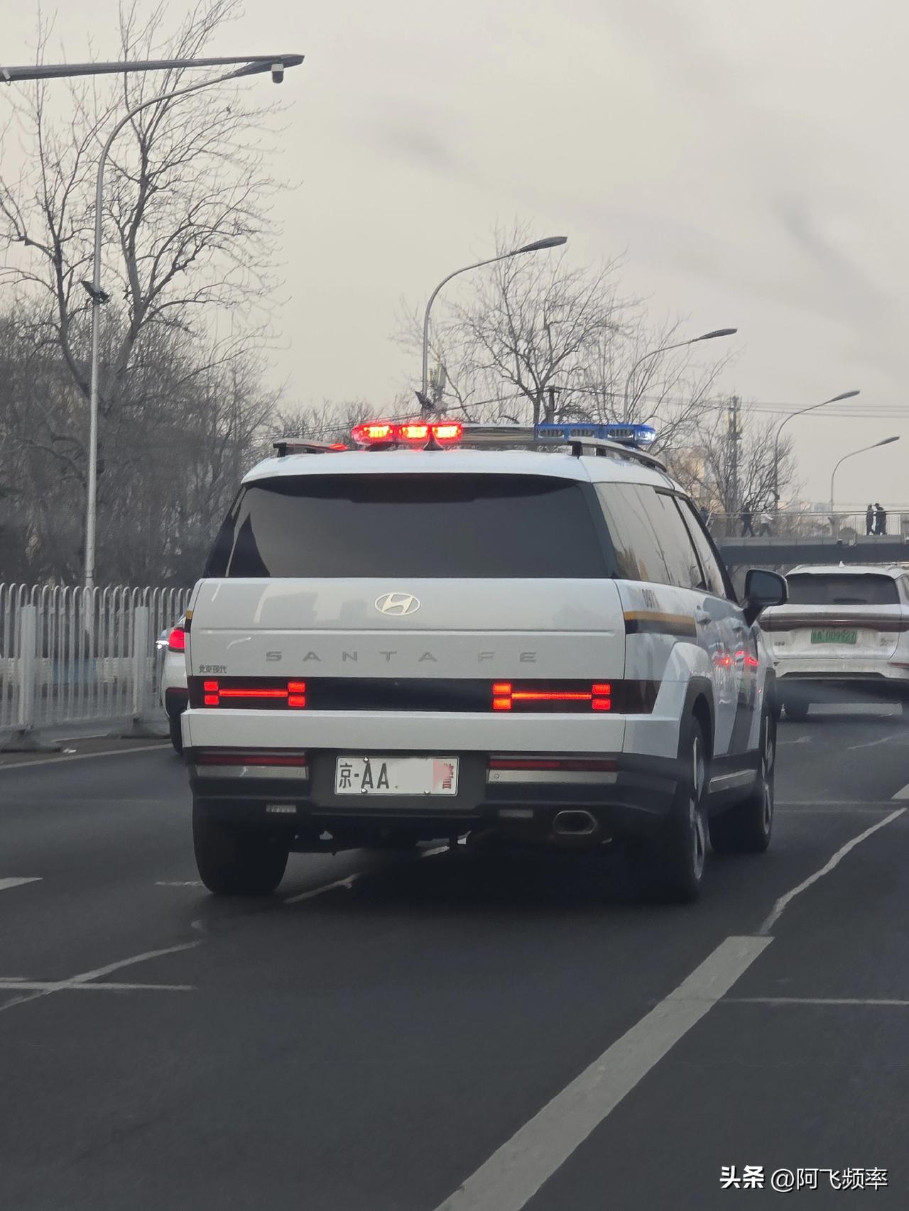 北京警车的颜值越来越高了
这是现代什么啊 也不认识 反正看着比家用电器强多了警车